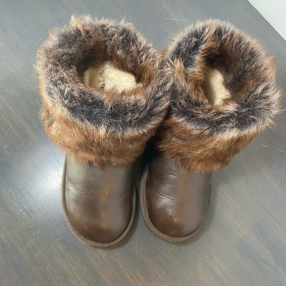 UGG Kensington Leather Fur Cuff Buckle Boots Brown Youth 2 - Picture 4 of 11